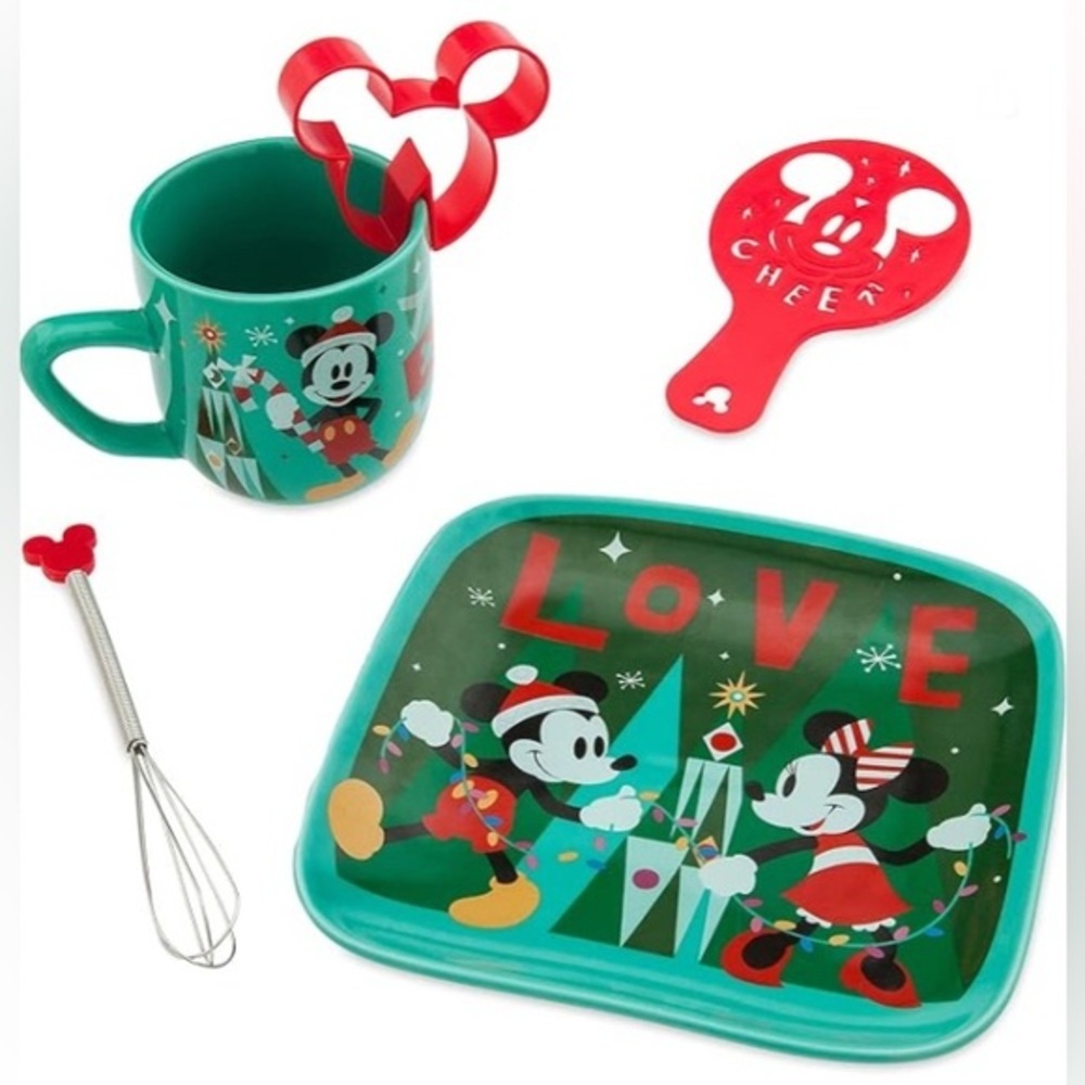 Disney Santa Mickey and Minnie Mouse Hot Cocoa Gift Set